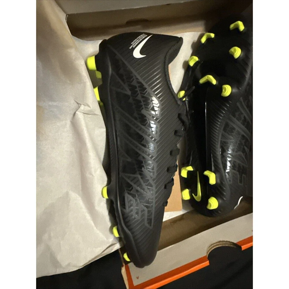 Nike Jr. Mercurial Vapor 15 Club FG/MG DJ5958-001 Youth Size 5Y. Top of Box Miss